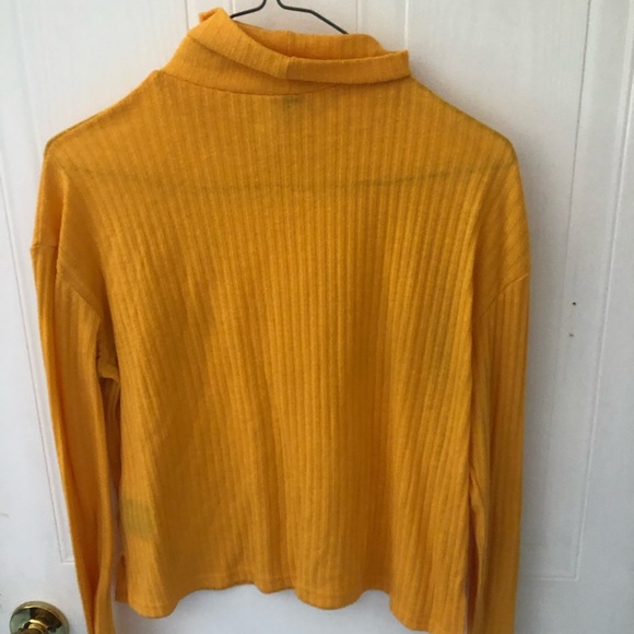 H&M Mustard Cropped Turtleneck - Picture 2 of 2